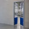 Маятниковая распашная двустворчатая эластичная дверь из ПВХ 300*140