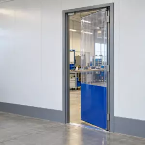 Маятниковая распашная одностворчатая эластичная дверь из ПВХ 290*110